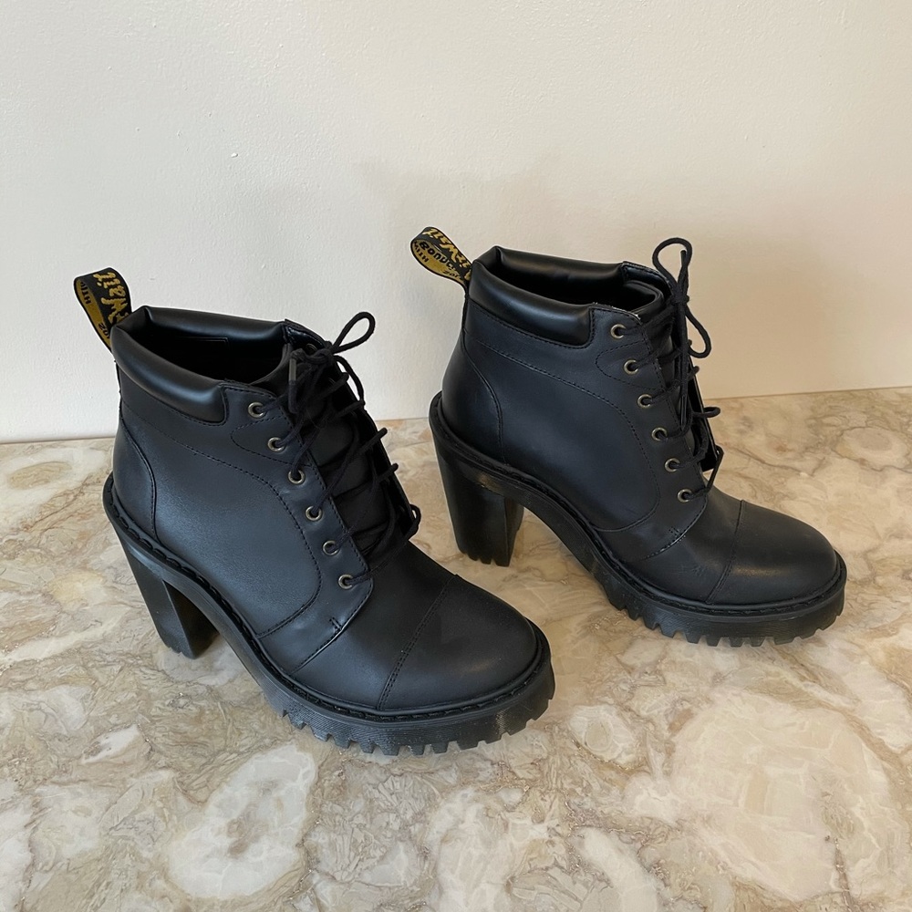 Dr. Martens Averil black boots size US 7